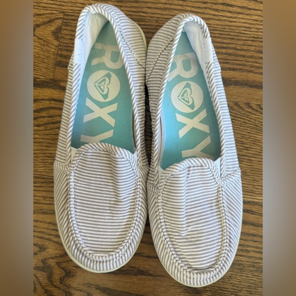 🌊 Roxy Seersucker Stripe Slip-On Loafers (Women’s Size 7) - Picture 2 of 8